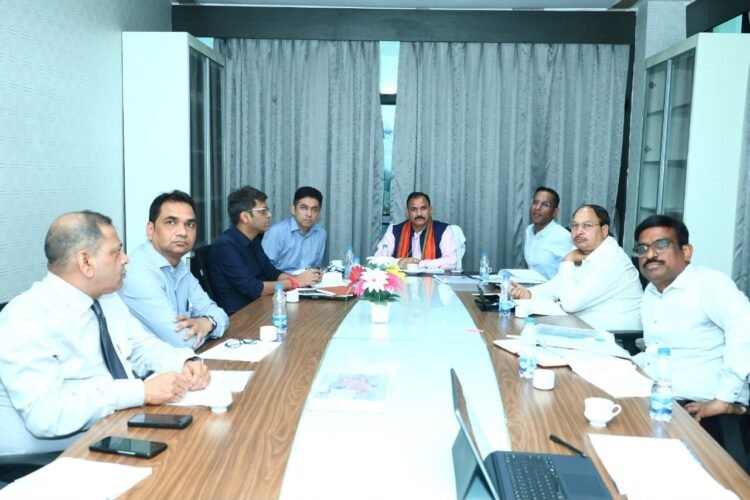 स्वास्थ्य एवं लोक निर्माण विभाग सचिव की उपस्थिति में मंत्रालय में हुई अहम बैठक,स्वास्थ्य मंत्री ने कहा-स्वास्थ्य अधोसंरचना को मिलेगी नई गति