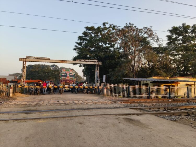 सिद्धबाबा गेट (भाटापारा–हथबंद) रेलवे समपार क्रमांक 385 अस्थायी रूप से बंद रहेगा