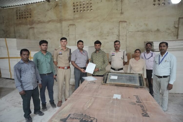 बीआईएस रायपुर द्वारा अवैध रूप से संचालित प्‍लाईवुड की दो फैक्ट्रियों पर तलाशी एवं जब्‍ती अभियान