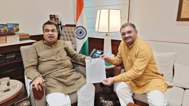 कवर्धा को मिलेगी बेहतर सड़कें! सांसद संतोष पांडेय ने गडकरी से की बड़ी मांग