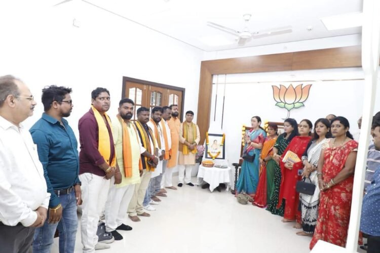 मिनी माता की पुण्यतिथि पर श्रद्धांजलि सभा आयोजित,भाजपा प्रदेश भाजपा कार्यालय में वरिष्ठ नेताओं ने अर्पित की पुष्पांजलि
