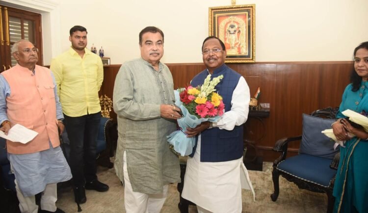 मंत्री रामविचार नेताम ने केंद्रीय परिवहन मंत्री नितिन गडकरी से दिल्ली में की सौजन्य मुलाकात,बलरामपुर और रामानुजगंज को जल्द मिलेगा बायपास की सौगात