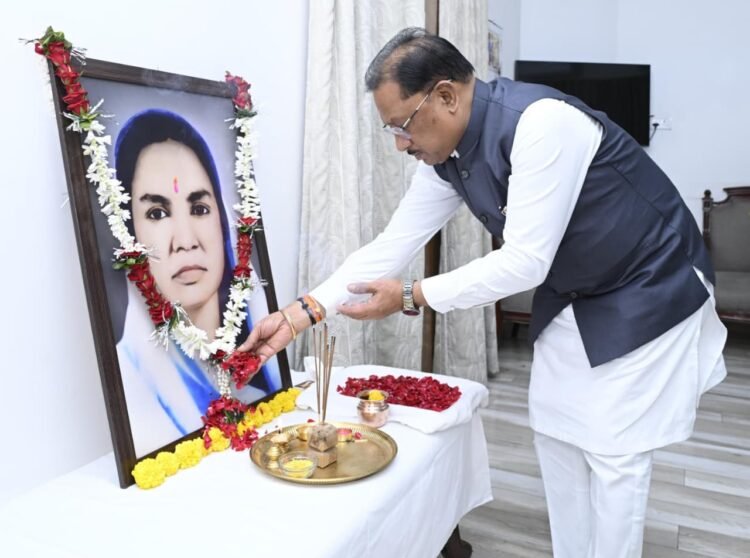 मुख्यमंत्री साय ने छत्तीसगढ़ की प्रथम महिला सांसद और समाज सेविका मिनीमाता जी की पुण्यतिथि पर किया नमन