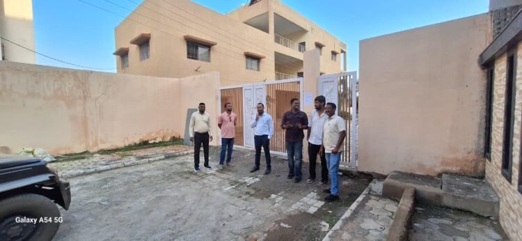 जोन 10 में बड़े बकायादारों पर कार्रवाई, व्यावसायिक परिसर को ताला लगाकर किया सीलबंद