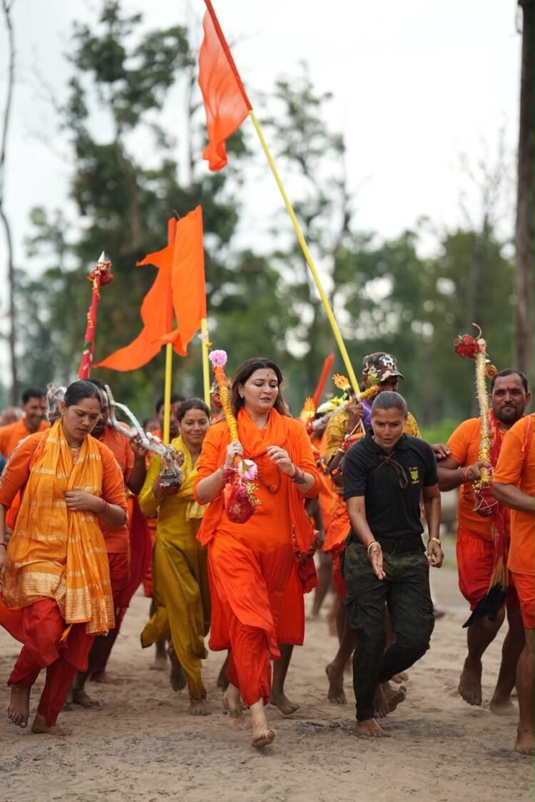 भोले की भक्ति में विधायक भावना बोहरा संग दौड़े कांवड़िये, 151 किमी की यात्रा के चौथे दिन गौरकांपा से मोहतरा पहुँची कांवड़ यात्रा, क्षेत्र में हुआ भव्य स्वागत