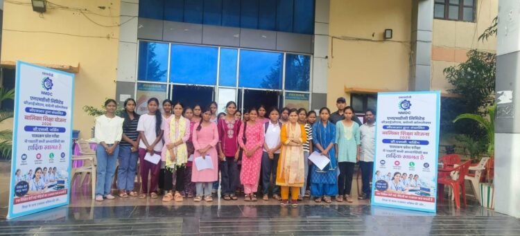आत्मनिर्भरता और उज्जवल भविष्य की ओर बढ़ते बालिकाओं के कदम