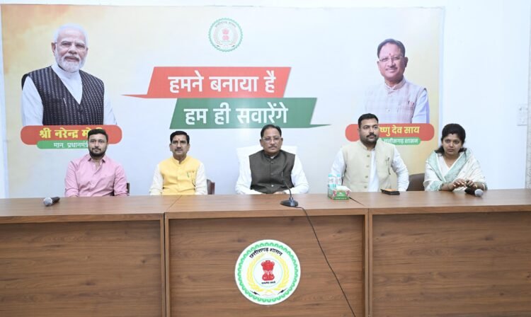 मुख्यमंत्री साय से सरगुजा के ग्रामीण अंचलों से शैक्षणिक भ्रमण पर आए मेधावी विद्यार्थियों ने की सौजन्य मुलाकात