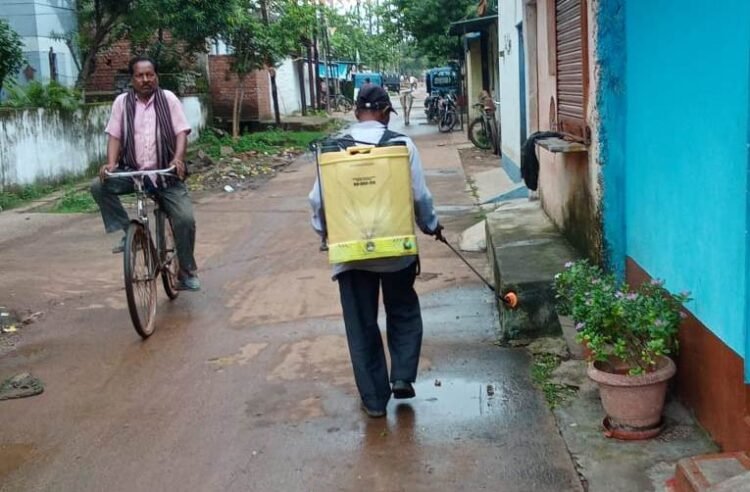 मौसमी बीमारियों की रोकथाम के लिए निगम ने तेज किया दवा छिड़काव अभियान