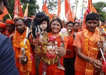 विधायक भावना बोहरा और कांवड़ियों के भव्य स्वागत में हर हर महादेव और बोल बम के जयघोष से गूंजा पंडरिया, कांवड़ियों ने जलेश्वर महादेव में किया जलाभिषेक