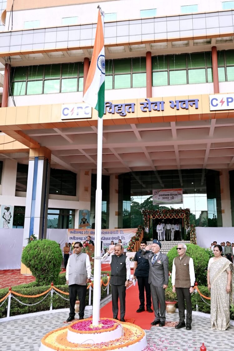 पावर कंपनी में सुबोध कुमार सिंह ने किया ध्वजारोहण