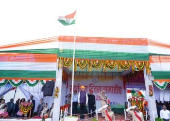 देशभक्ति की भावना व हर्षाेल्लास के साथ जिले में मनाया गया स्वतंत्रता दिवस, सांसद बृजमोहन अग्रवाल ने जिला स्तरीय समारोह मे किया ध्वजारोहण