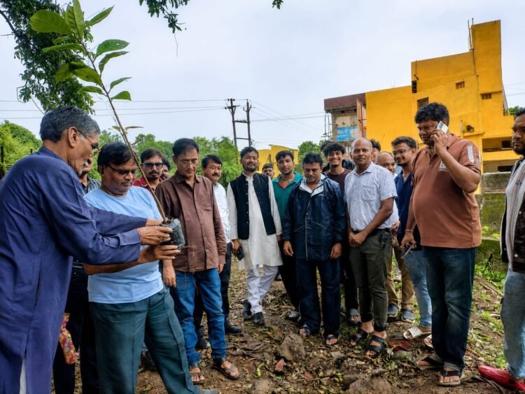 स्वतंत्रता दिवस के अवसर पर दिगम्बर जैन सभा एवं जैन युवा संघ ने किया सघन वृक्षारोपण