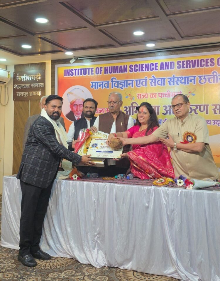 अभियंता अलंकरण समारोह में पद्माकर श्रीवास और कुंदन साहू ‘अभियंता रत्न’ से सम्मानित