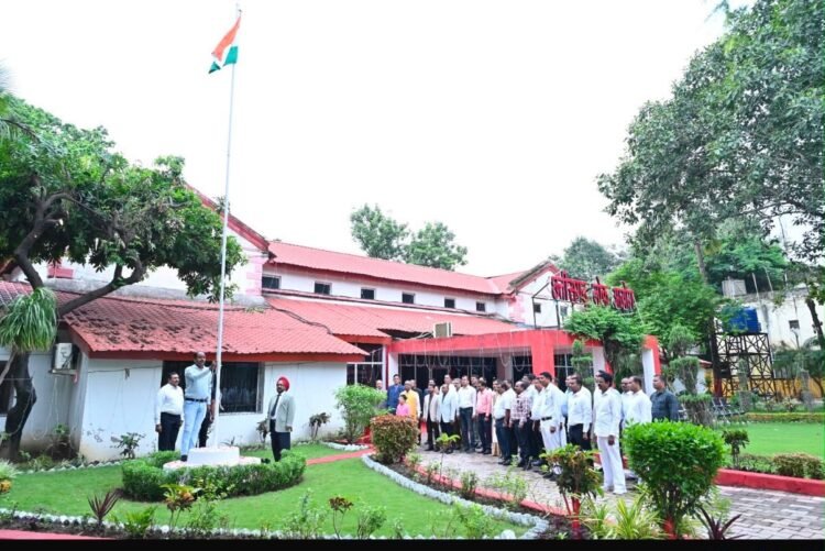 छत्तीसगढ़ लोक आयोग में गरिमामय ढंग से मनाया गया स्वतंत्रता दिवस, न्यायमूर्ति आई.एस. उबोवेजा ने किया ध्वजारोहण
