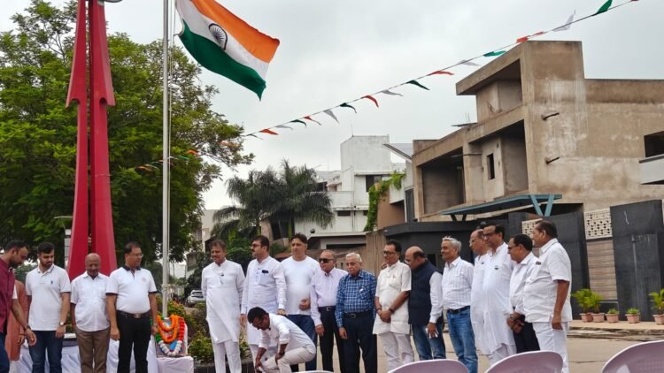 सफायर ग्रीन क्लब हाउस में हर्षोल्लास से मनाया गया स्वतंत्रता दिवस