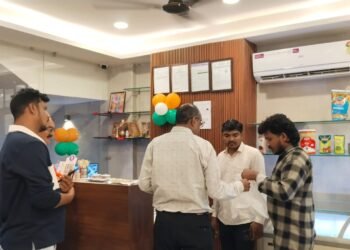 रायपुर में सफाई को लेकर नगर निगम की बड़ी कार्रवाई: 52 दुकानों-होटलों पर ₹54,750 का जुर्माना