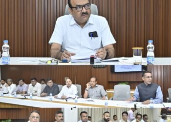 परियोजना निर्माण एवं क्रियान्वयन समिति की बैठक सम्पन्न, नवा रायपुर में ई-बसों के संचालन, कार्यालय भवन निर्माण सहित सड़क परियोजनाओं के प्रस्तावों पर हुआ विचार-विमर्श