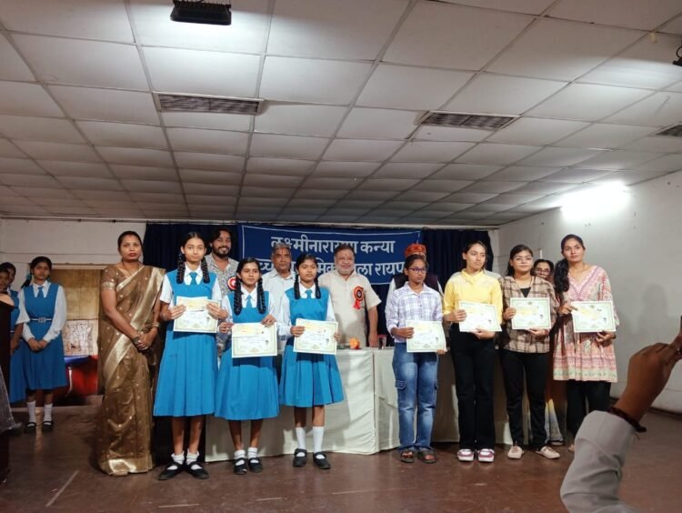 सफलता के लिए समय के पाबंद रहें विद्यार्थी- सुनील सोनी