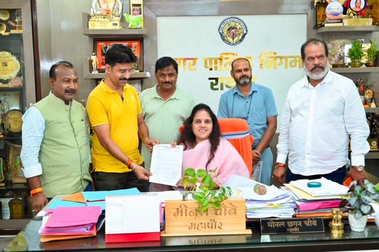 रायपुर के अशोका रतन में जलसंकट पर महापौर से मिले रहवासी, मीटर कनेक्शन और रैन वाटर हार्वेस्टिंग की सलाह