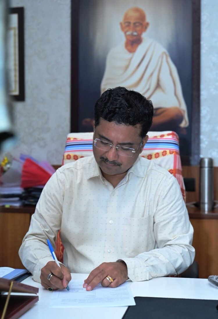सोनमणि बोरा ने प्रमुख सचिव, नगरीय प्रशासन एवं विकास विभाग का कार्यभार ग्रहण किया