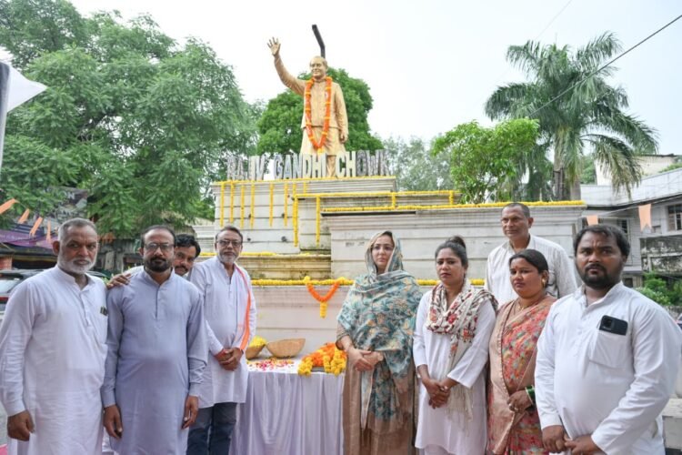 रायपुर में राजीव गांधी की 82वीं जयंती मनाई गई, प्रतिमा स्थल पर दी गई पुष्पांजलि