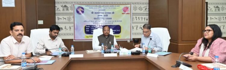मंत्री नेताम की अध्यक्षता में संचालक मंडल की बैठक सम्पन्न, एकलव्य विद्यालयों में गणवेश, मेस संचालन एवं अन्य व्यवस्थाओं में एकरूपता पर जोर