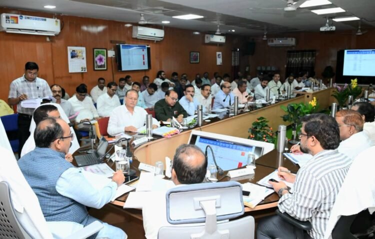 उप मुख्यमंत्री साव ने विकास कार्यों और योजनाओं के क्रियान्वयन की समीक्षा की, नगरीय निकायों के प्रगतिरत कार्यों में तेजी लाने के निर्देश, धीमी प्रगति पर जताई नाराजगी