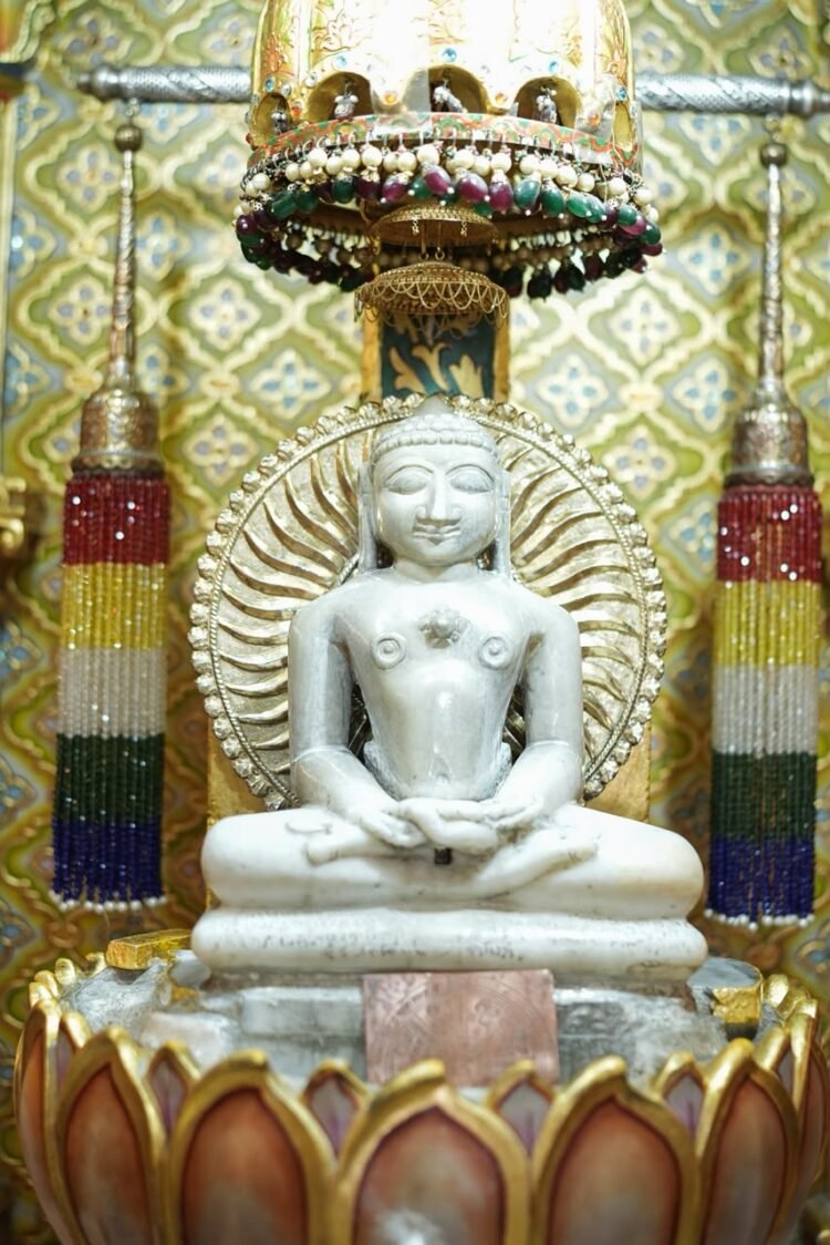 चंदा बाबा को जो दस्तूर है, यहाँ जो आएगा—झोली भरकर ही जाएगा
