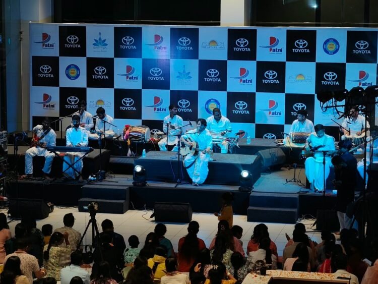 रायपुर के Patni Toyota कार शोरूम के अंदर पहली बार आयोजित हुई अनोखी ‘भजन जैमिंग’