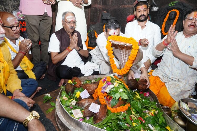 भोरमदेव मंदिर में सांसद बृजमोहन अग्रवाल ने किया रुद्राभिषेक