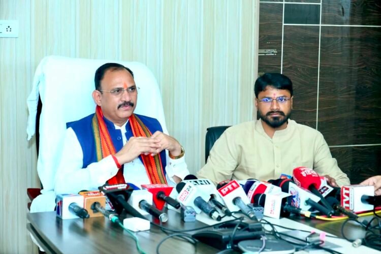 हमारी सरकार छात्र हितैषी सरकार है : श्याम बिहारी जायसवाल
