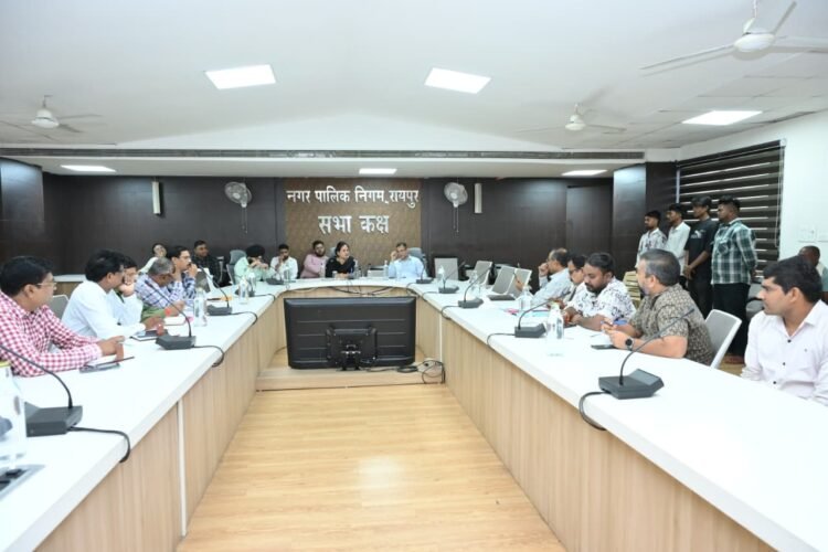 रायपुर में गौवंश को लेकर महापौर सख्त, गोठान फुल होने पर वैकल्पिक व्यवस्था के निर्देश