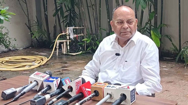 अजय चंद्राकर का कांग्रेस पर पलटवार: बोले- कांग्रेस के विकास का मॉडल अलग, दीपक बैज ‘रील के नेता’