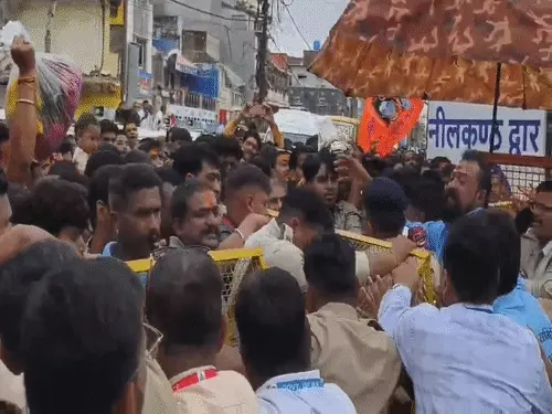 नागचंद्रेश्वर दर्शन के लिए उमड़ी भीड़ में भगदड़ जैसे हालात, श्रद्धालुओं ने व्यवस्था पर उठाए सवाल