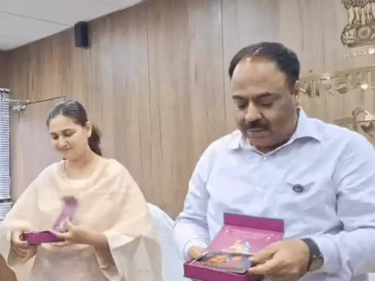 रक्षाबंधन पर डाक विभाग का खास तोहफा, ₹520 में लॉन्च हुआ ‘राखी स्पेशल गिफ्ट बॉक्स’