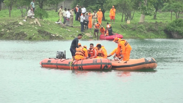 रायपुर के ब्लू वाटर में युवक डूबने का मामला, 48 घंटे बाद भी नहीं मिला आदिल का शव; NDRF-SDRF का रेस्क्यू जारी