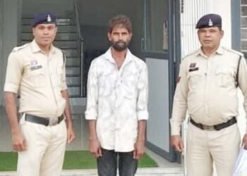 दाढ़ी नहीं बनाने पर भड़का ग्राहक, सैलून संचालक पर सब्जी काटने वाले चाकू से हमला