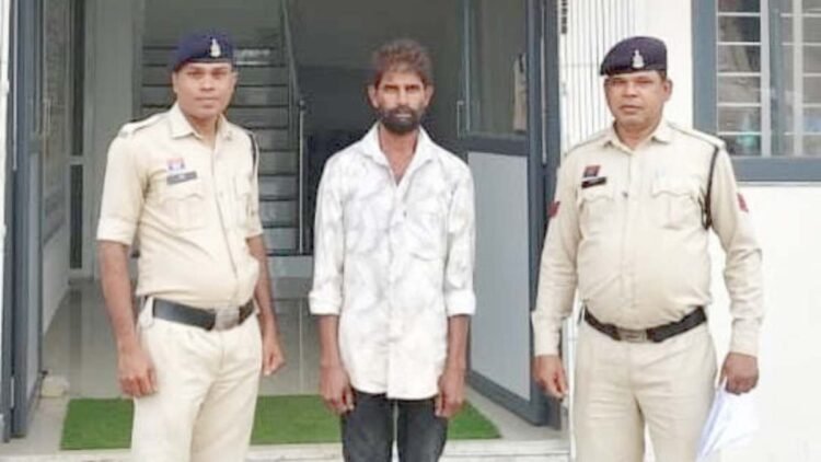 दाढ़ी नहीं बनाने पर भड़का ग्राहक, सैलून संचालक पर सब्जी काटने वाले चाकू से हमला