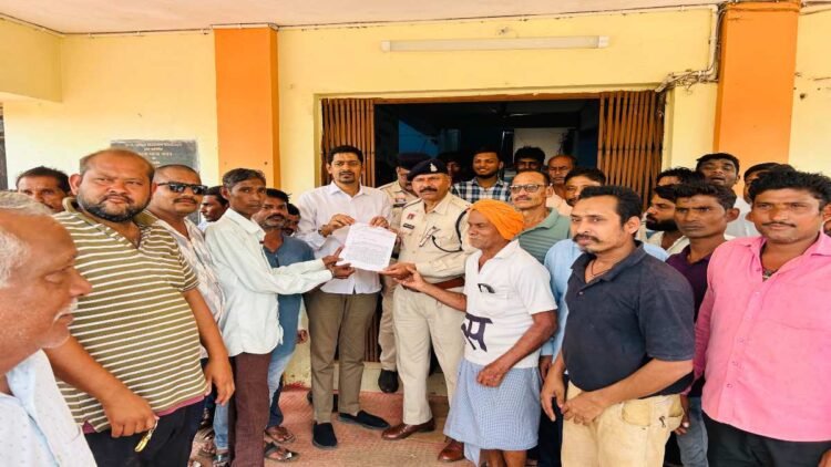 54 एकड़ सरकारी जमीन के आवंटन पर बवाल, ग्रामीणों का अल्टीमेटम; मांग नहीं मानी तो 15 अगस्त को चक्काजाम