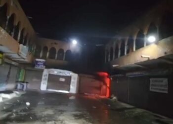 अकलतरा में कपड़ा दुकान में लगी भीषण आग, पुलिस ने 5 परिवारों के 14 लोगों को सुरक्षित निकाला