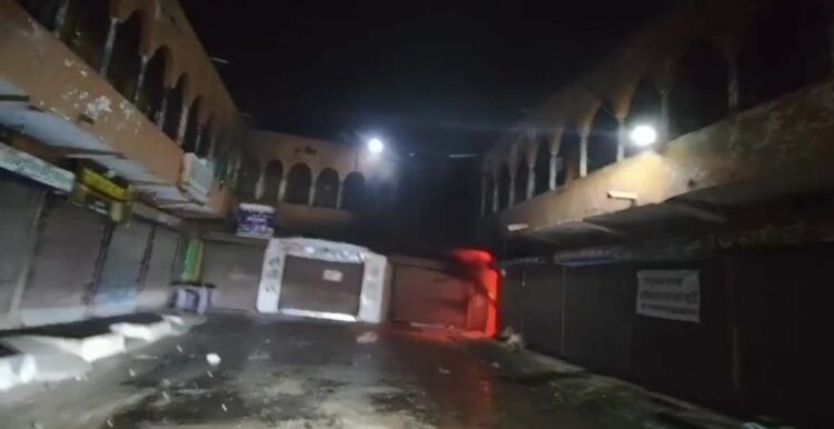 अकलतरा में कपड़ा दुकान में लगी भीषण आग, पुलिस ने 5 परिवारों के 14 लोगों को सुरक्षित निकाला