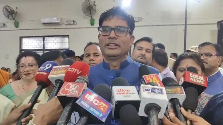 Gen-G को साधेगी BJP की नई टीम, युवा संवाद अभियान में OP चौधरी समेत 65 सदस्य करेंगे 14-25 साल के युवाओं से संपर्क