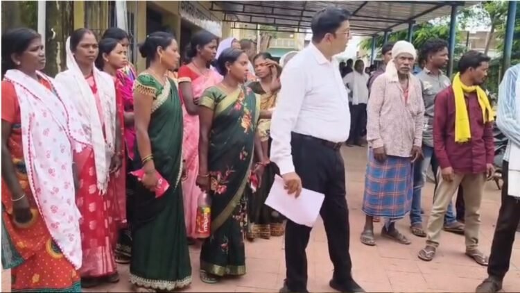 सूरजपुर में सरपंच की बर्खास्तगी पर बवाल, उपसरपंच समेत 20 पंचों का सामूहिक इस्तीफा