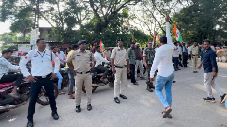किसान आंदोलन से दूर रहने की धमकी का आरोप, 300-400 ग्रामीणों ने दी थाने के घेराव की चेतावनी
