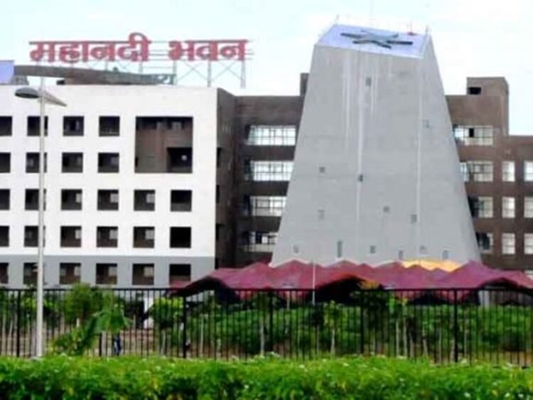 कर्मचारियों को 60% महंगाई भत्ता देने की मांग, मुख्य सचिव को सौंपा ज्ञापन