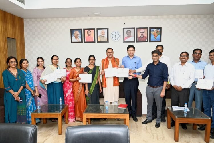 स्वास्थ्य विभाग की ई-ऑफिस संचालन में उल्लेखनीय उपलब्धि, मंत्री श्याम बिहारी जायसवाल ने दी बधाई