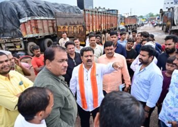 उप मुख्यमंत्री विजय शर्मा ने ट्रांसपोर्ट नगर का किया निरीक्षण, ट्रक मालिक संघ के प्रतिनिधियों से की चर्चा
