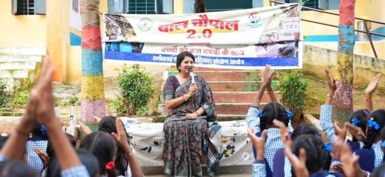 कवर्धा के बैगा अंचल में डॉ. वर्णिका शर्मा ने लगाई बाल चौपाल 2.0, बच्चों से सीधे संवाद कर जानी समस्याएं