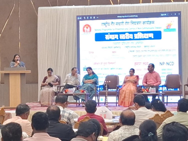 गैर-संचारी रोगों की समय पर पहचान और उपचार के लिए स्वास्थ्य अमले को दिया प्रशिक्षण