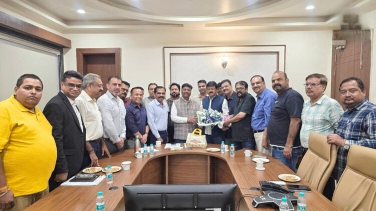 22 सितंबर से बस संचालकों की अनिश्चितकालीन हड़ताल, किराया बढ़ाने समेत मांगों पर मंत्री कश्यप से हुई बैठक